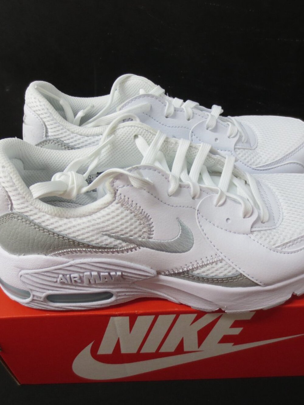 Nike Women's Air Max Excee Sneakers Sz: 6 CD5432-121 White/Metallic Platinum NIB
